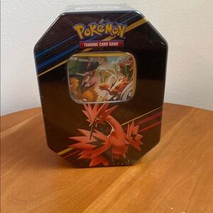 Pokémon Crown Zenith Zapdos Tin